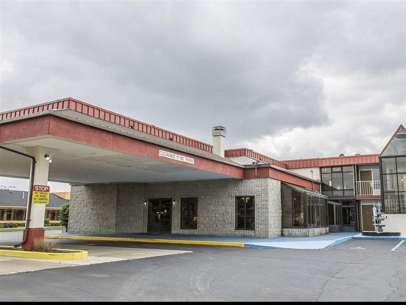 Отель Super 8 By Wyndham Perrysburg-Toledo Экстерьер фото