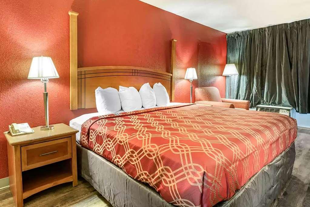 Отель Super 8 By Wyndham Perrysburg-Toledo Номер фото